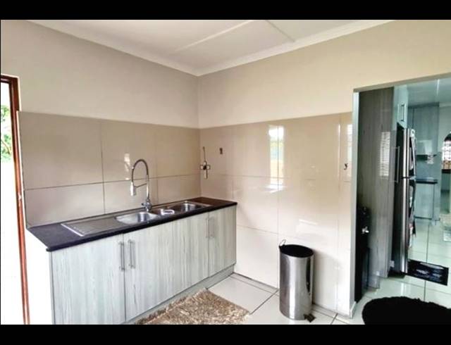 4 BEDROOM HOUSE FOR SALE IN VELD EN VLEI